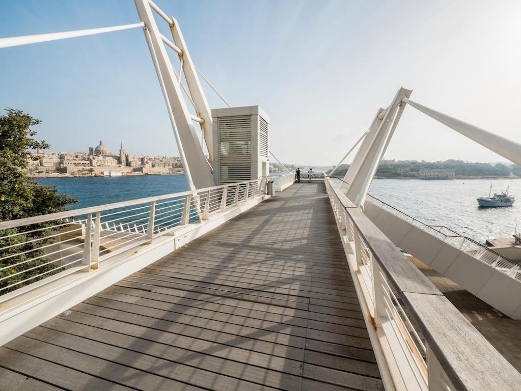 Superlative Penthouse With Valletta And Harbour Views