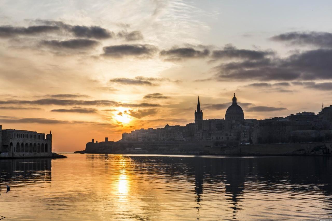 Superlative Penthouse With Valletta And Harbour Views * Sliema